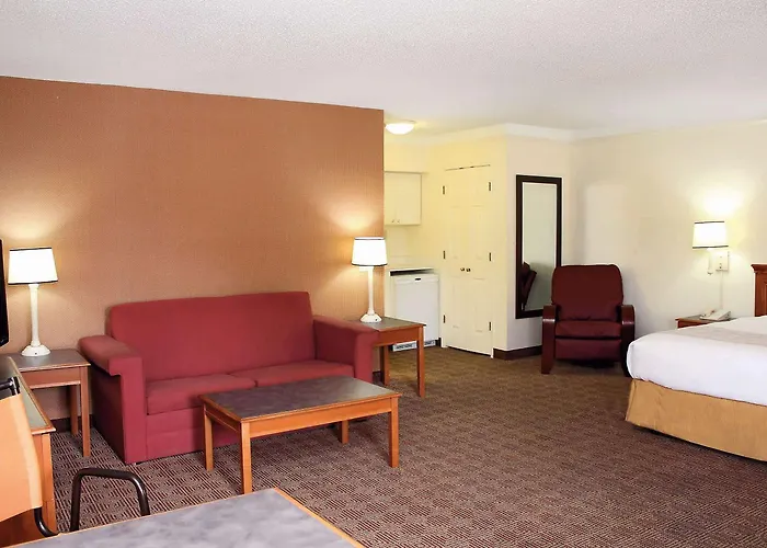 Lodge Econo Lafayette